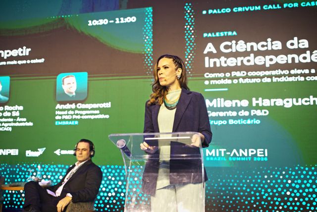 Palestra sobre a ciência da interdependência no palco