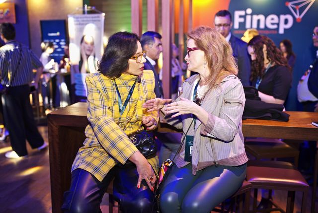 Conversa no espaço de networking